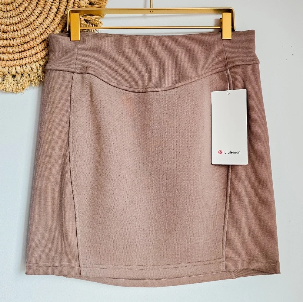Lululemon New Women Taupetastic Scuba Knit High Rise Mini Skirt SZ Medium Sporty